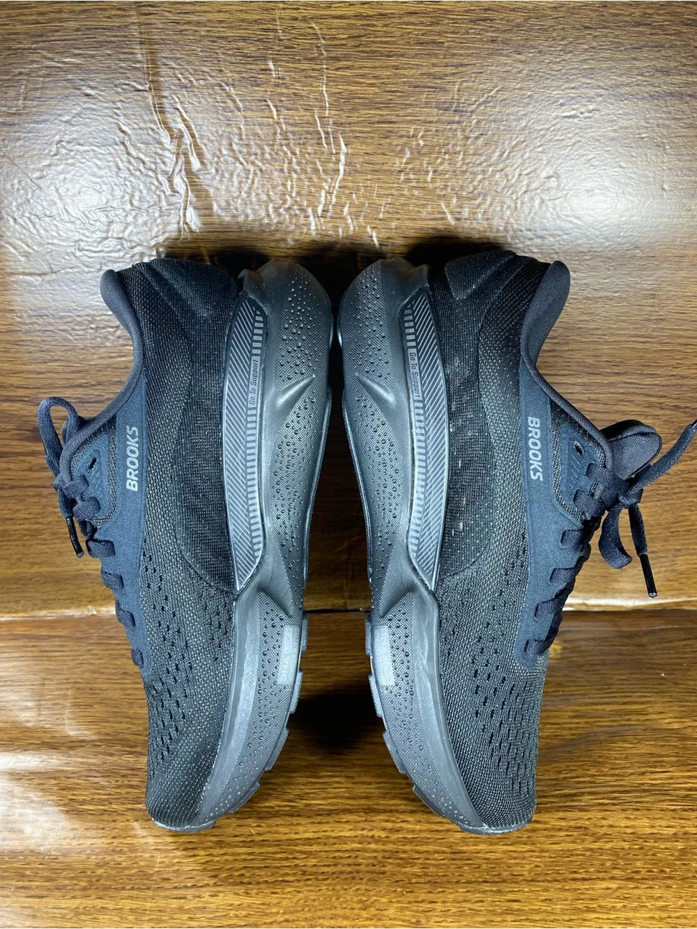 Brooks Adrenaline GTS 24 women’s shoe size 7